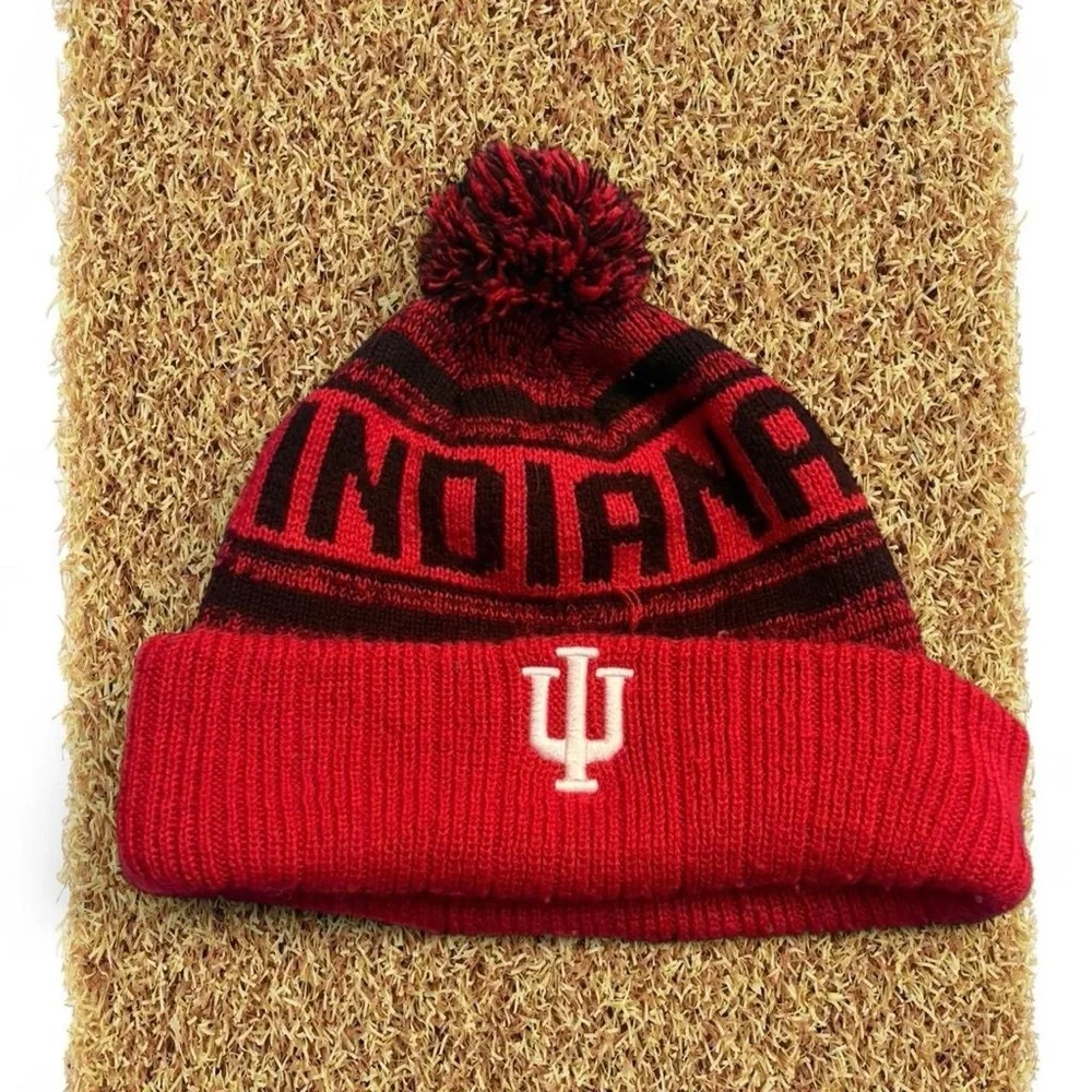 Indiana Knit Pom Beanie - Red & Black